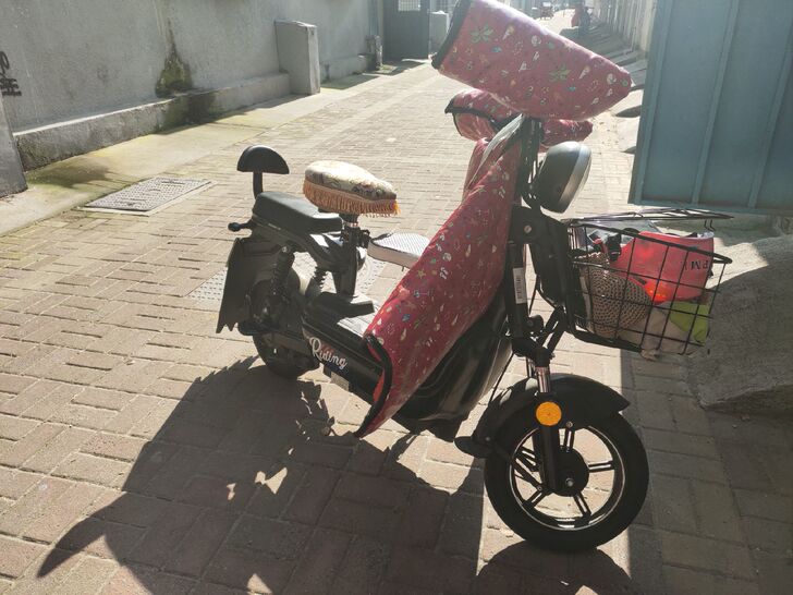 新日品牌电动车,去年4月份买的,9成新,没...
