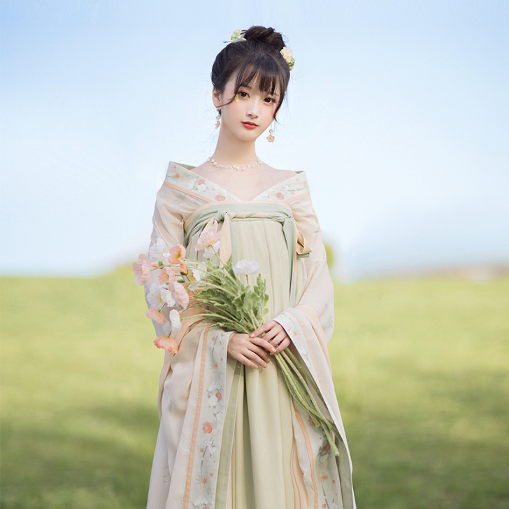 池夏 超级好看的汉服啊,面料超级柔软,很舒...