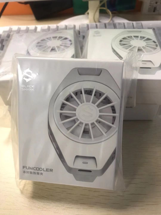 小米黑鲨冰封散热器，99新 小米黑鲨手机背...