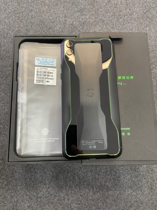 黑鲨游戏手机2  8+128G 全套充新，...
