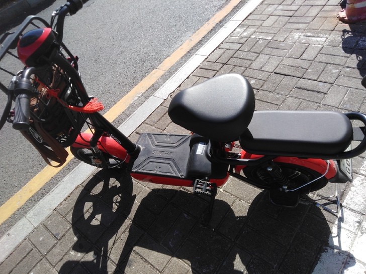 新日电动车上了车牌，卖来不到一年时间