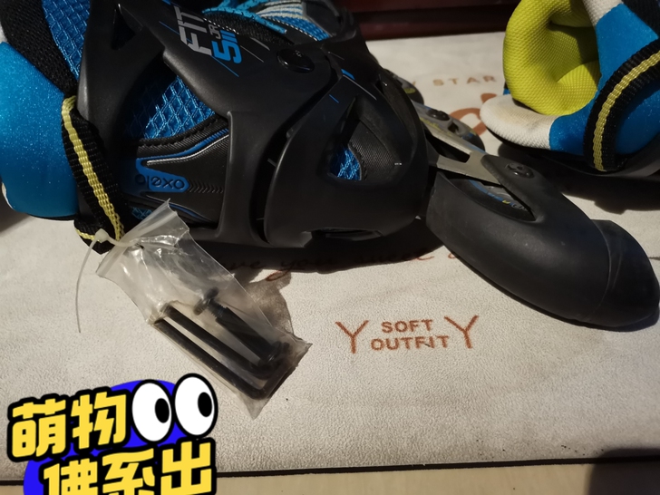 迪卡侬购买的滑冰鞋，可伸缩（38～41码）...