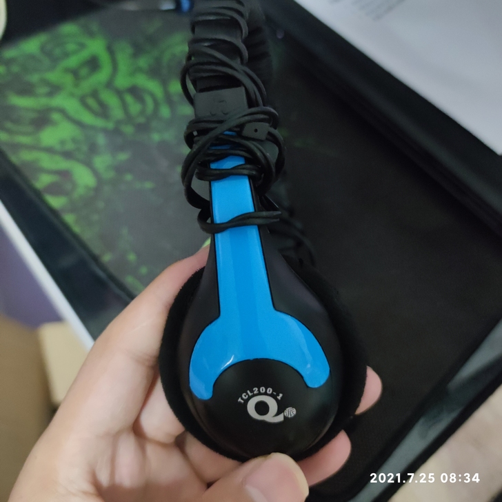 头戴式耳机，老款耳机话筒两个插头