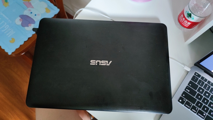 17年上大学买的,自己加了一块8G的内存。...