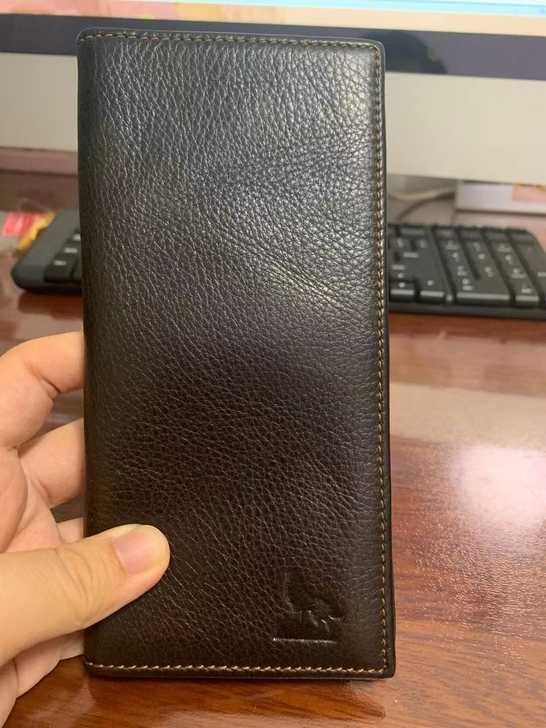 个人闲置 牛皮钱包 很柔软手感好 内里有吊牌