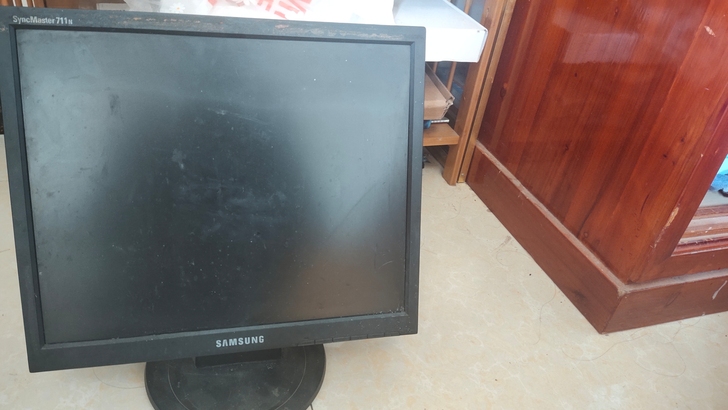 三星电脑台式液化显示器17寸