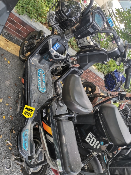 雅迪电动车，没有合格证，发票，电池是超威，...