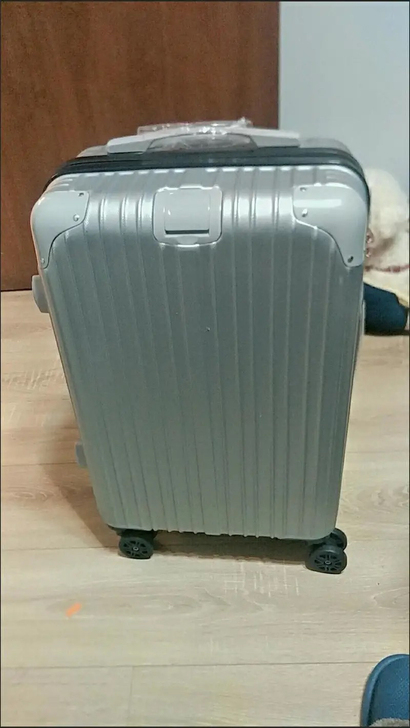 20寸行李箱45元包邮 质量 很 好!