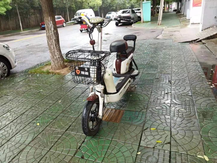 雅迪电动车85新,一次充电行驶40公里