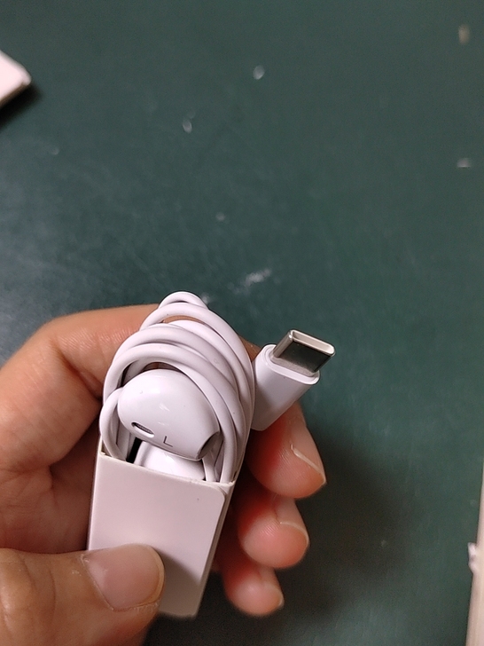 苹果 XR的原装耳机，有线的，全新，换华为...