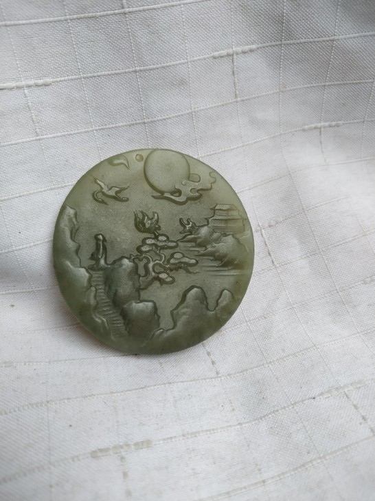 和田玉雕刻的山水画