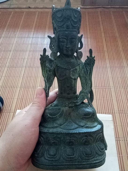 铜佛像，比较重，纹饰精美，开脸端庄，保存完...