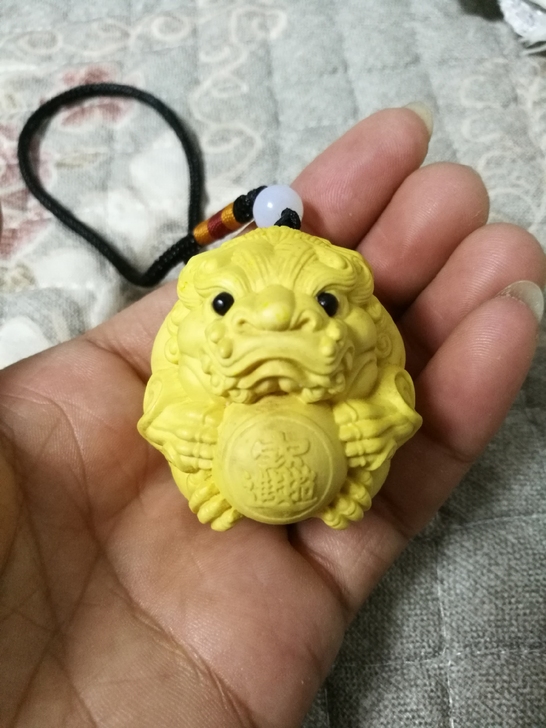 黄杨木手把件有求必应貔貅抱球貔貅手把件