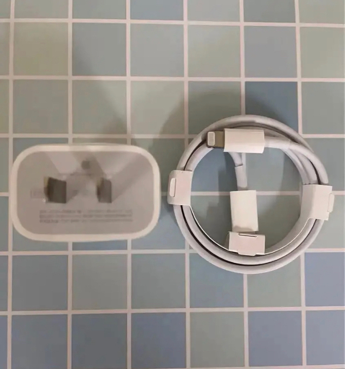 全新全新个人转让闲置20w快速充电器20w...