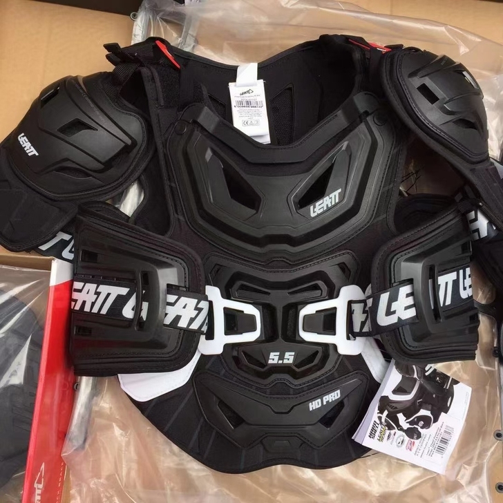 LEATT5.5!HD Pro黑白护甲带摩...
