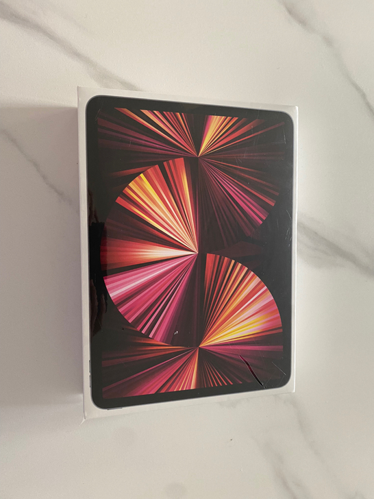 全新ipad pro2021 11寸，刚激...