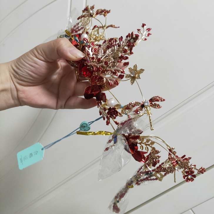 卡帝美学家饰品,正品ete保色,全新带吊牌...