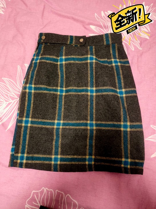 全新秋冬毛呢短裙，裙长47cm，实体店购入...