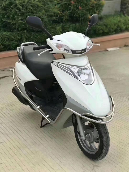 二手原装正品五羊本田六代电喷睿御110cc...