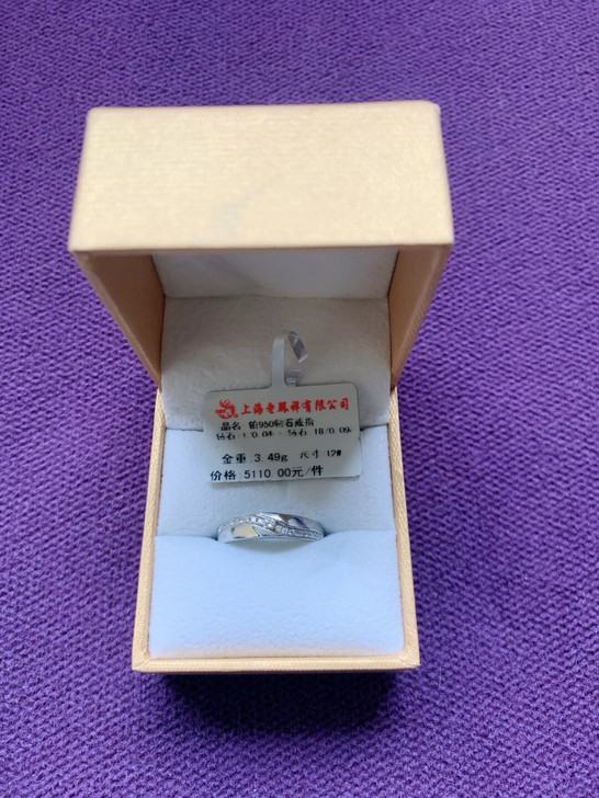 99新。老凤祥银楼买的。铂950钻石戒指。
