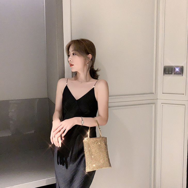 byyou性感黑色v领缎面吊带露背内搭裙子...