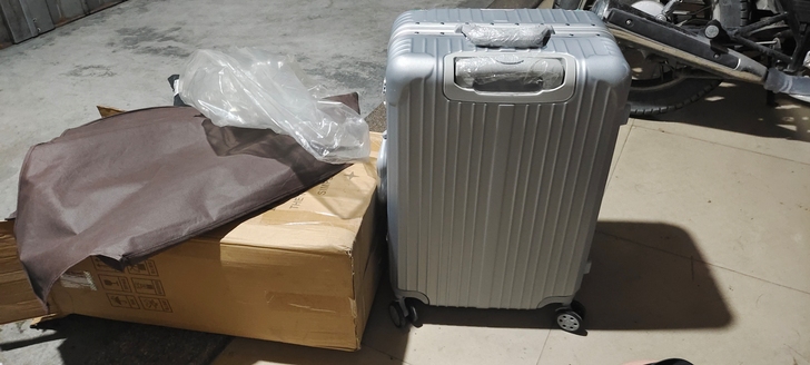 全新未使用旅行箱,24寸的白菜价,广东汕头...