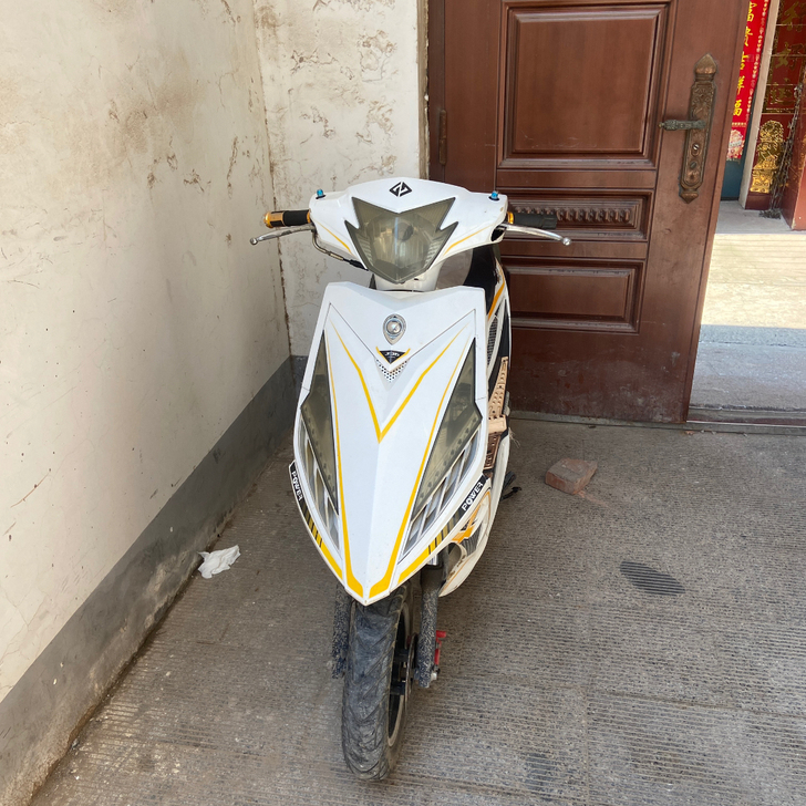代步踏板车 摩托车特别省油 125cc的也...