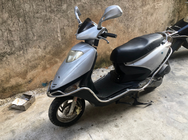 代兄弟出豪爵踏板车 因出门卖掉 ...