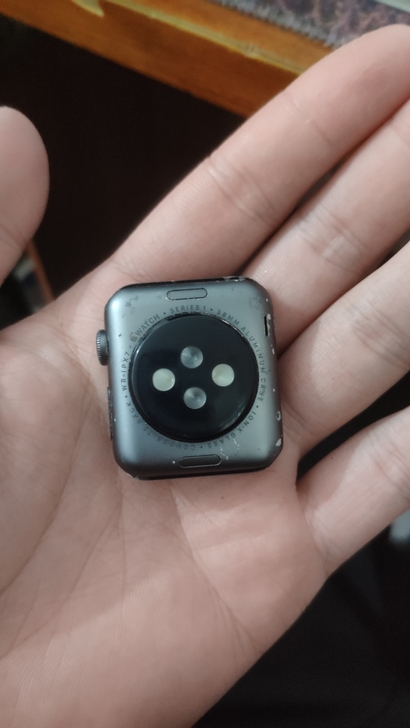 出一只Apple Watch s1