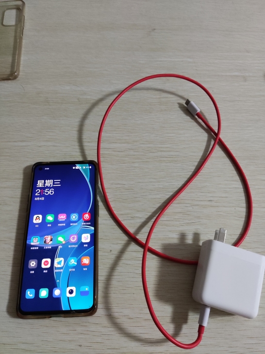 一加8t，个人用手机很省，所以除了换了一次...