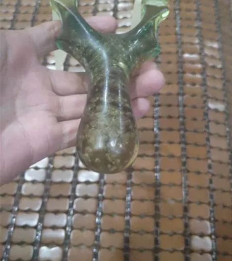 树脂弹弓,手感非常好。 感兴趣的话点“我想...
