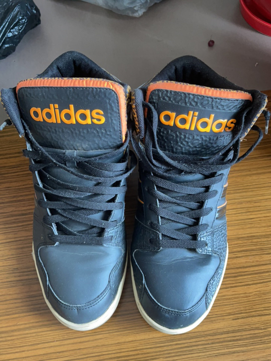 Adidas 鞋码43