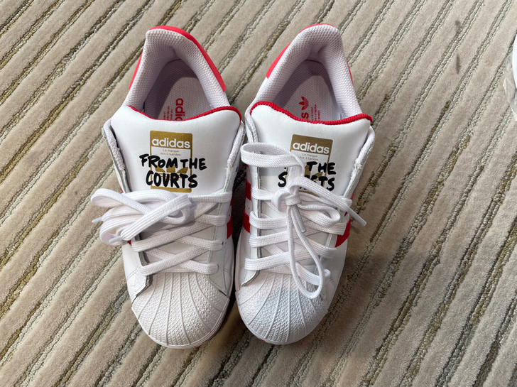 Adidas 三叶草