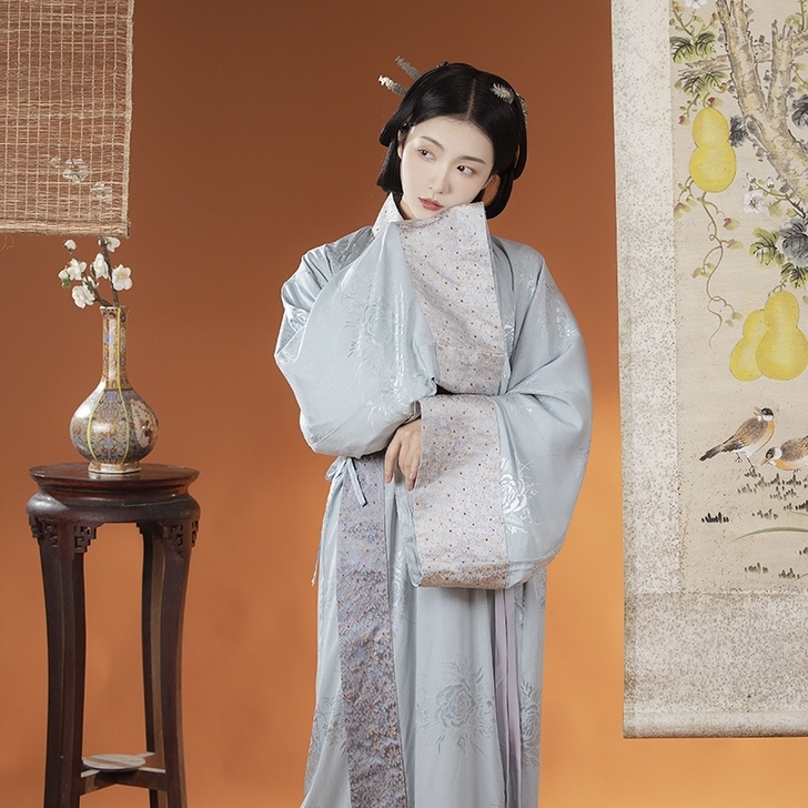 白菜价汉服清衣柜，绝版曲裾直裾裙，