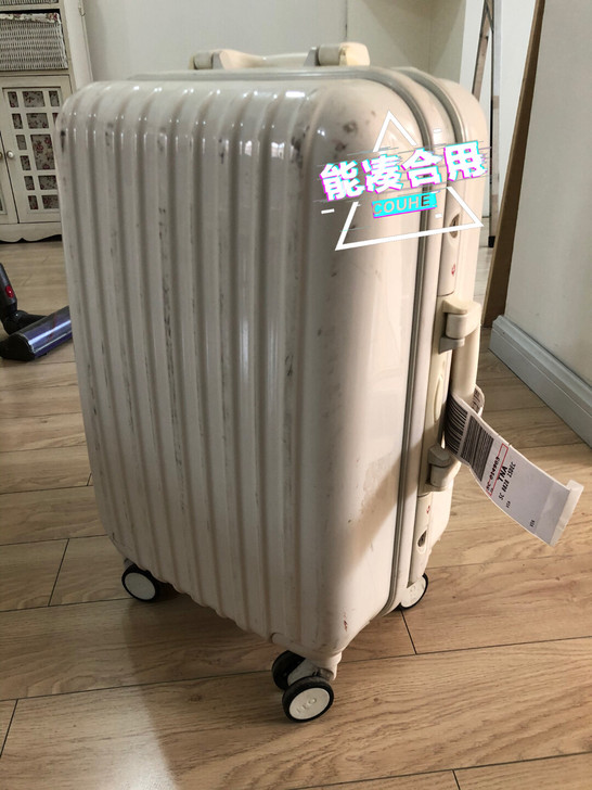 ito20寸登机箱，用了很久已经有些破旧了...