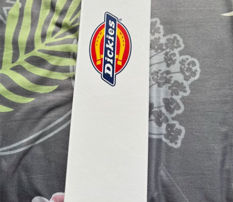 Dickies手表,官方正品手表黑白两个。...