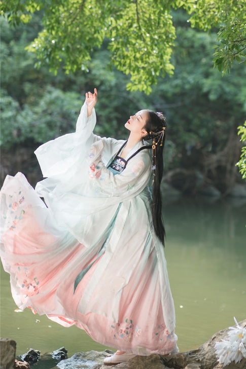 花神记原芸兰阁汉服，雀翎，六米摆，M码，汉...