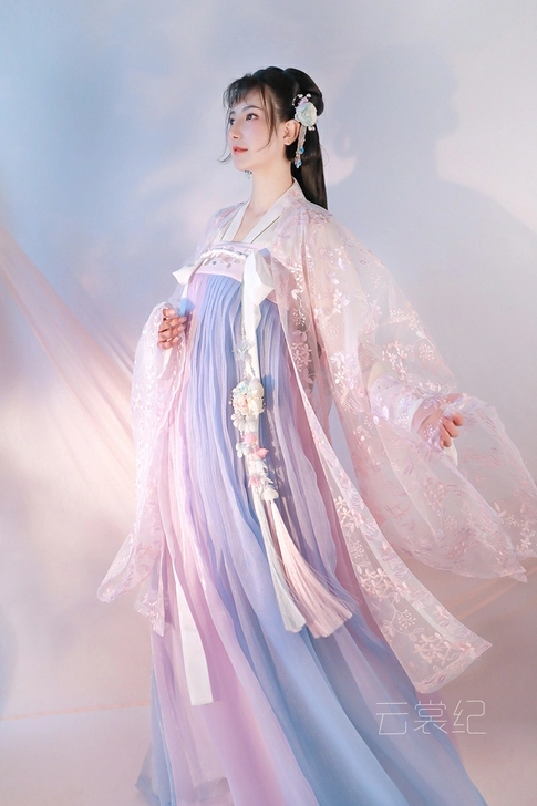 【出】春樱汉服 山的
