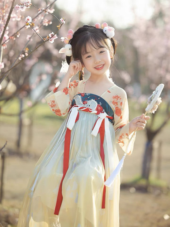 正 版儿童汉服出 租 【十三余 小豆蔻儿】...