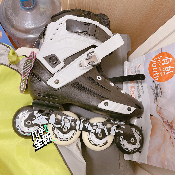 成人溜冰鞋、40码、陪仔练轮滑一起买的、只...