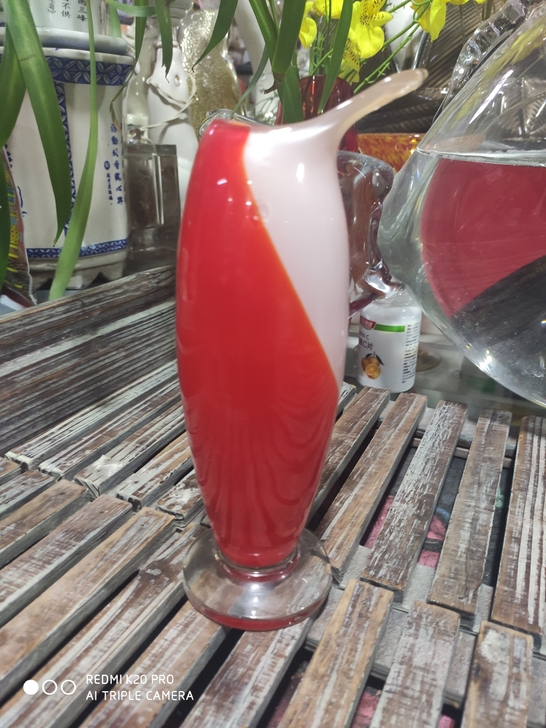 七八十年代玻璃花瓶摆件。品如图。