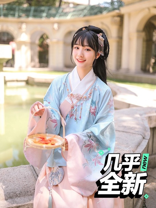 汉尚华莲，枫灵，xs码，保存完好，穿过一次。