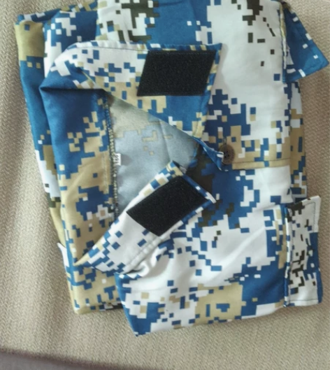 夏季儿童迷彩服套装,上衣是短袖的,长裤子,...