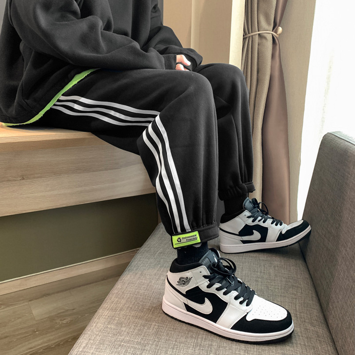 V37 休闲裤不起球，只是魔术贴不紧而已，...