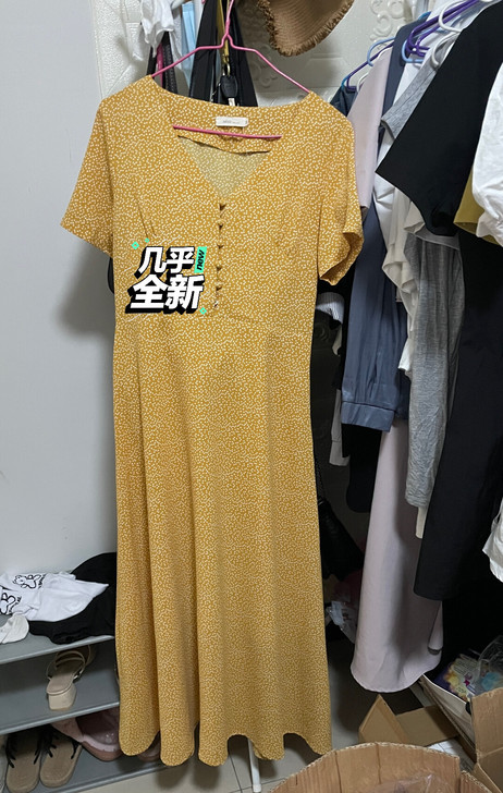 商场买的400多 个儿矮不合适现转让 裙子...