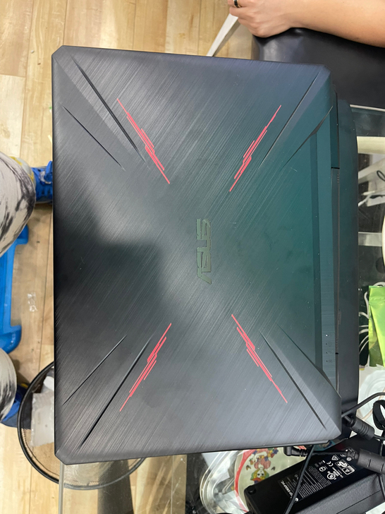 新收 95新华硕堡垒7FX95DT，15....