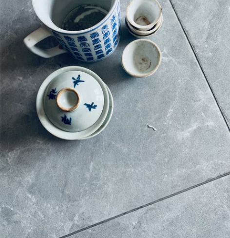 老房子里找出一堆青花茶杯,酒杯,盖碗,标价...