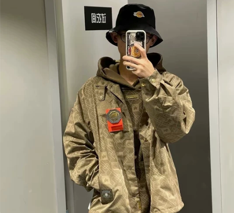 李宁的江左风流,买回来没穿过几次,原价一千...