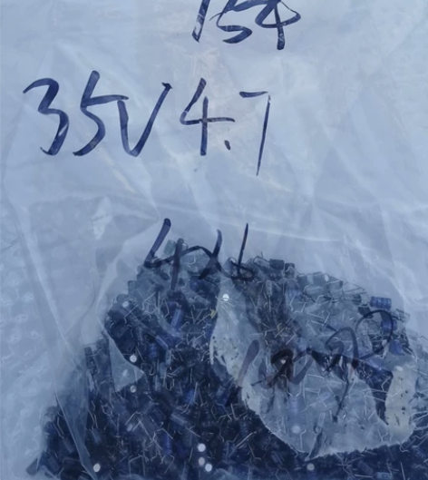 库存超小电容35V4.7UF 库存电容体积...