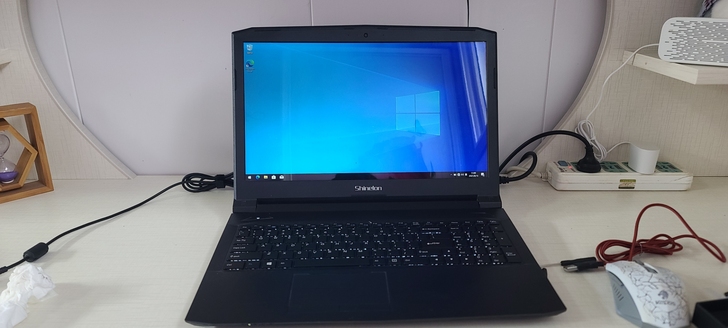 神州笔记本电脑，i7-7700HQ，8gb...